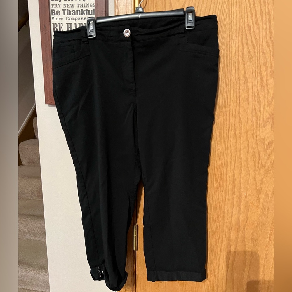 STYLE AND CO. Womens capris, black.  Size 14w